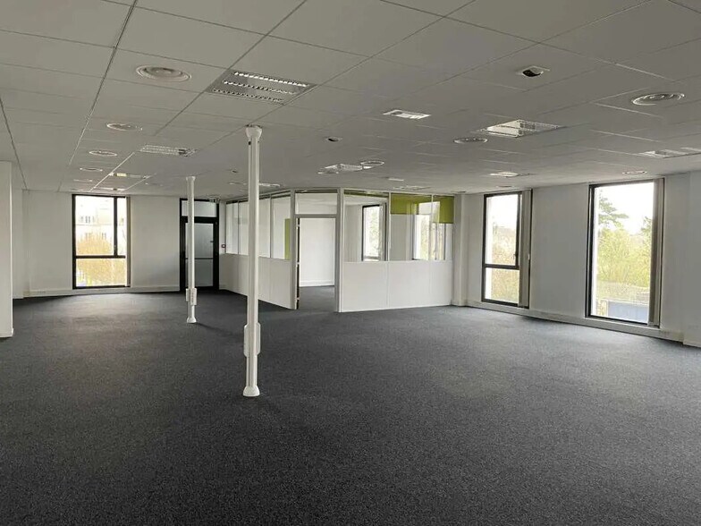 Bureau dans Compiègne à louer - Photo de l’immeuble – Image 3 sur 8