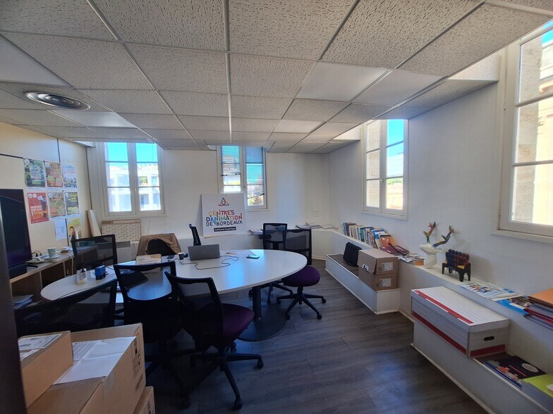 Bureau dans Bordeaux à louer - Photo de l’immeuble – Image 2 sur 8
