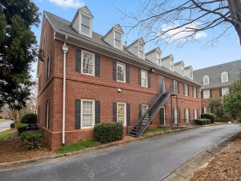 6298 Baker Ct, Norcross, GA à louer - Photo de l’immeuble – Image 2 sur 17