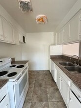 10535 Lindley Ave, Northridge, CA à louer Photo intérieure– Image 2 sur 7