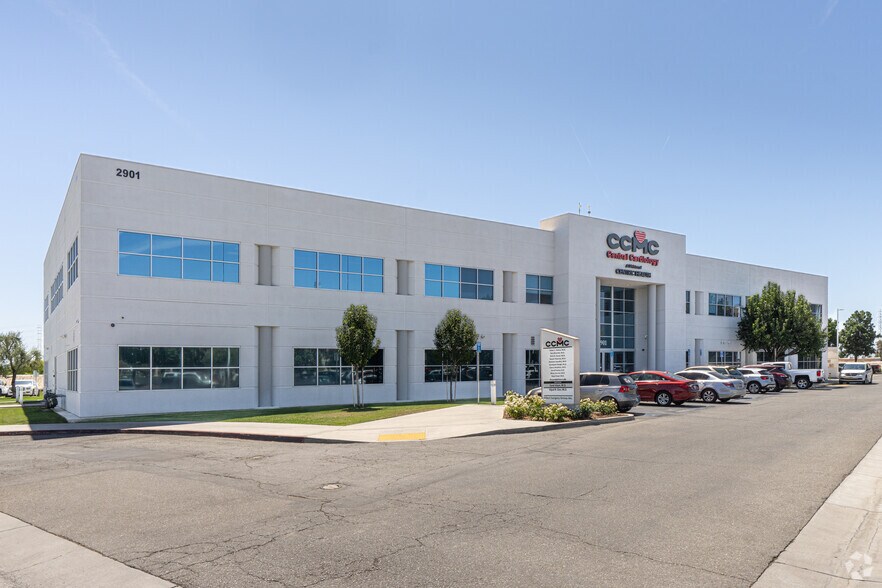 2901 Sillect Ave, Bakersfield, CA à vendre - Photo de l’immeuble – Image 2 sur 3