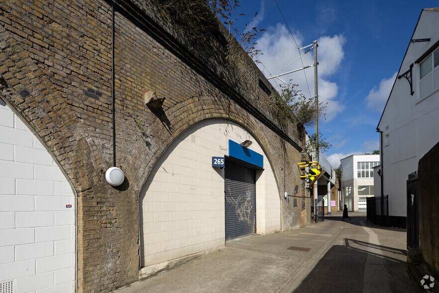 Lancaster Rd, Londres à louer - Photo de l’immeuble – Image 3 sur 3