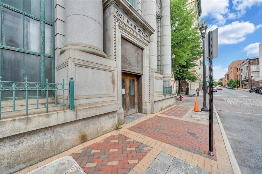 901 Main St, Lynchburg, VA à vendre - Photo de l’immeuble – Image 2 sur 26