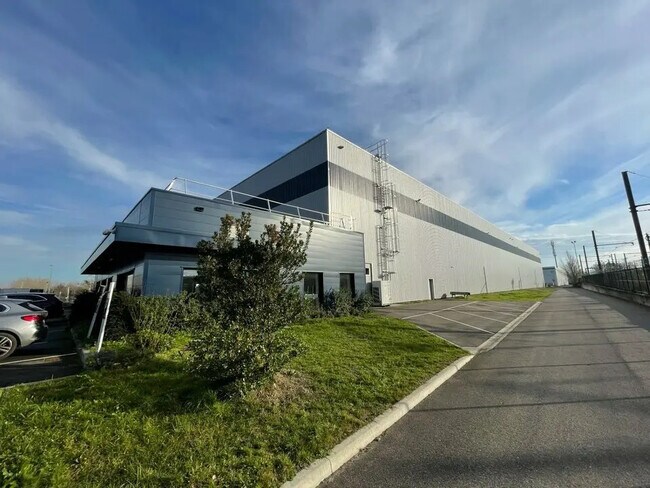 Plus de détails pour Local d'activités à louer