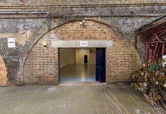 Plus de détails pour Bellenden Rd, Londres - Industriel/Logistique à louer
