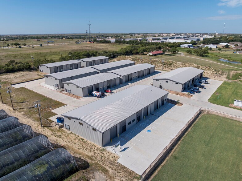 6451 Silver Saddle Rd, Fort Worth, TX à louer - Photo de l’immeuble – Image 3 sur 40