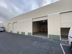 350 E Commercial Rd, San Bernardino, CA à louer Photo de l’immeuble– Image 1 sur 5