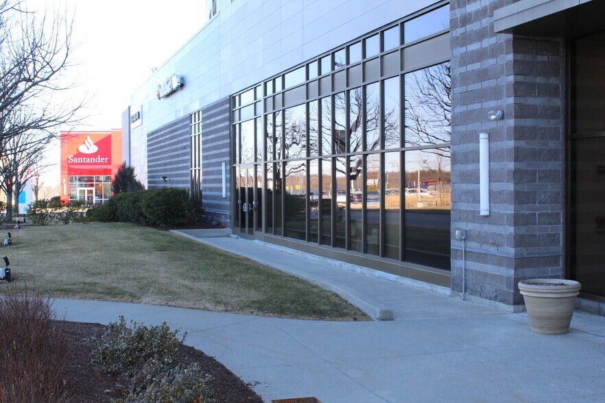 26 Patriot Pl, Foxboro, MA à louer - Photo de l’immeuble – Image 3 sur 9