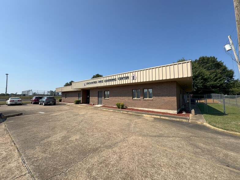 309 S Scott St, Senatobia, MS à vendre - Photo principale – Image 1 sur 34
