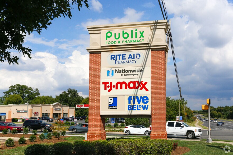 12806-12820 S Tryon St, Charlotte, NC à louer - Photo de l’immeuble – Image 2 sur 14