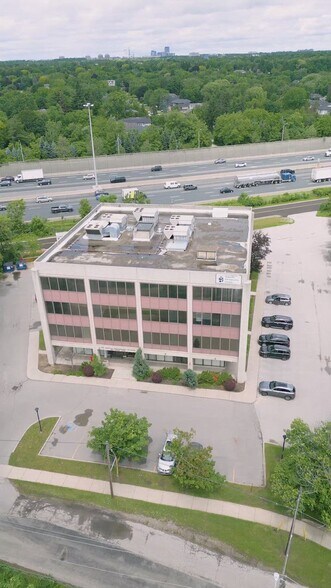 627 Lyons Ln, Oakville, ON à vendre - Vidéo sur l’annonce professionnelle – Image 2 sur 18
