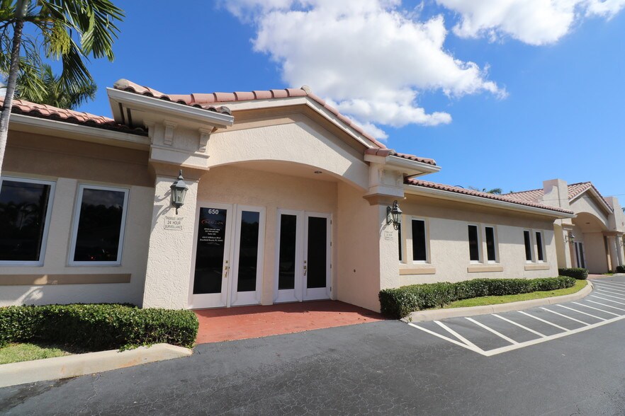 650-660 E Hillsboro Blvd, Deerfield Beach, FL à louer - Photo de l’immeuble – Image 2 sur 11