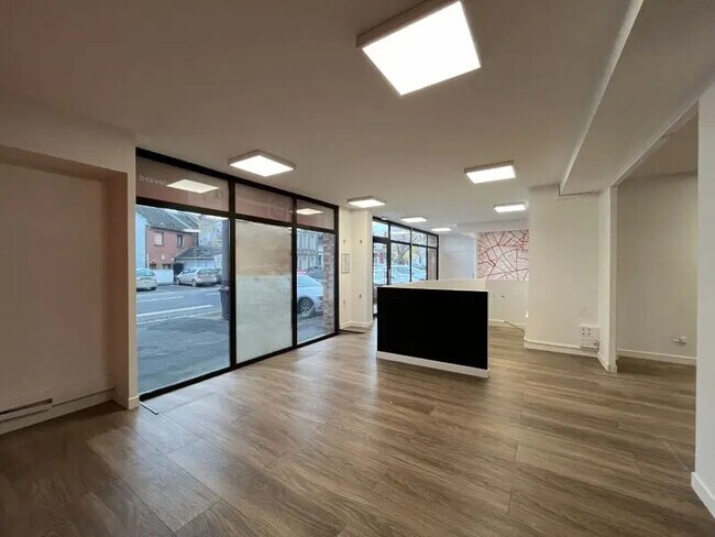 Plus de détails pour Local commercial à louer