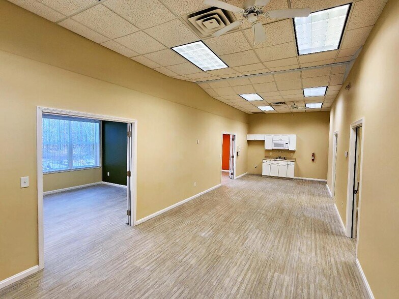3 Winnenden Rd, Norwich, CT à louer - Photo de l’immeuble – Image 3 sur 20