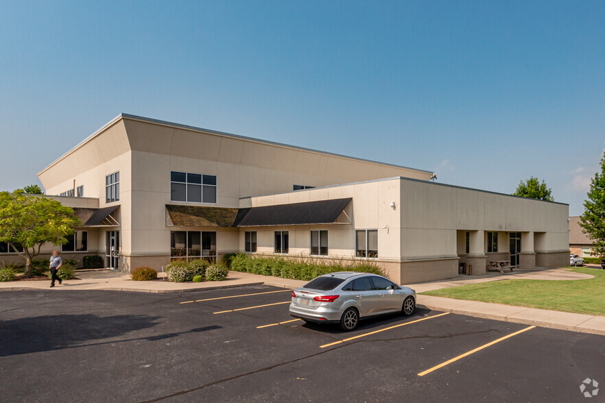 300 SW 24th St, Bentonville, AR à louer - Photo de l’immeuble – Image 3 sur 5
