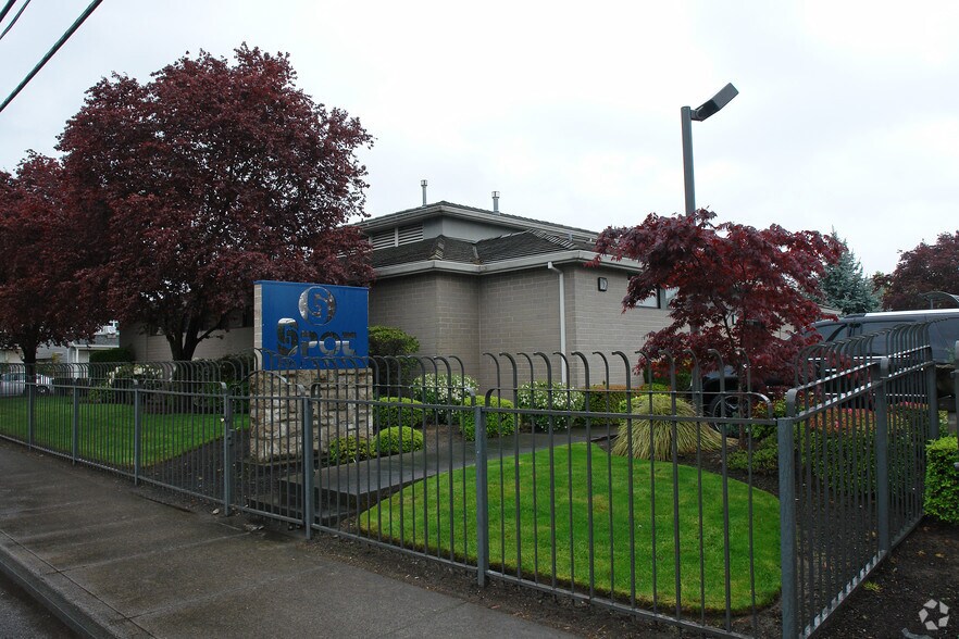 1952 SE 122nd Ave, Portland, OR à vendre - Photo de l’immeuble – Image 3 sur 5