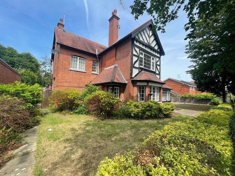 18 Compton Av, Luton à vendre - Photo de l’immeuble – Image 2 sur 21