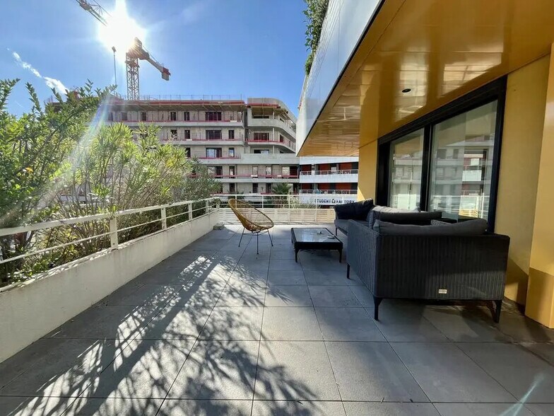 Bureau dans Nice à louer - Photo de l’immeuble – Image 2 sur 7