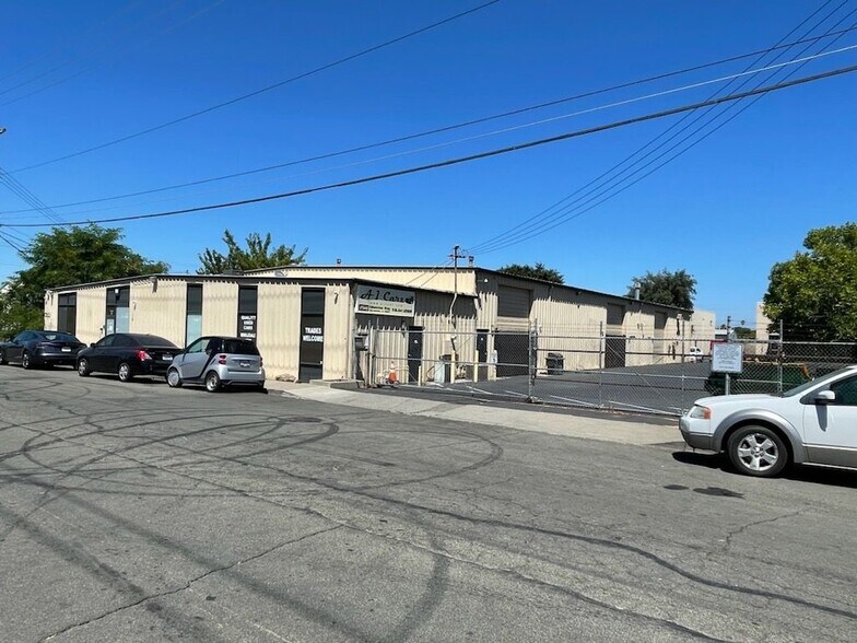 2548 Albatross Way, Sacramento, CA à louer - Photo de l’immeuble – Image 3 sur 5