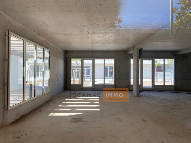 Local commercial dans Hyères à vendre - Photo de l’immeuble – Image 2 sur 5