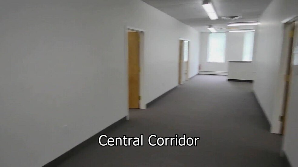 211 Broadway, Lynbrook, NY à louer - Vidéo sur l’annonce professionnelle – Image 2 sur 3