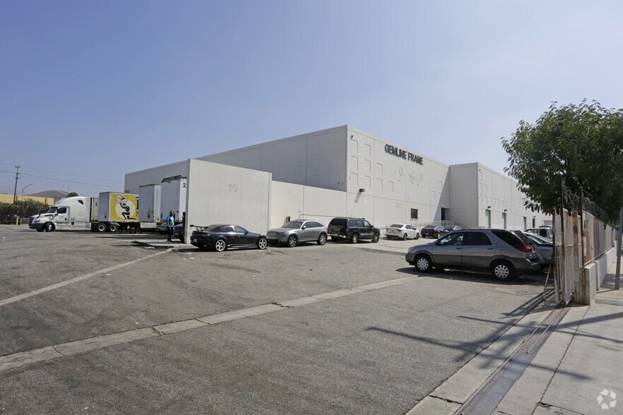 2507 Medford St, Los Angeles, CA à louer - Photo principale – Image 2 sur 6