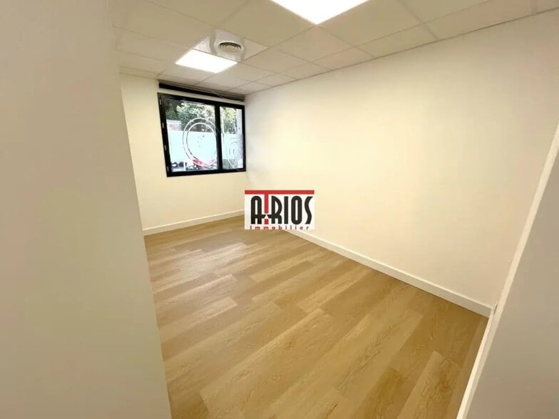 Bureau dans Le Pradet à louer - Photo de l’immeuble – Image 2 sur 9