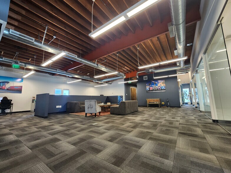 6319 Colfax Ave, North Hollywood, CA à louer - Photo de l’immeuble – Image 2 sur 7