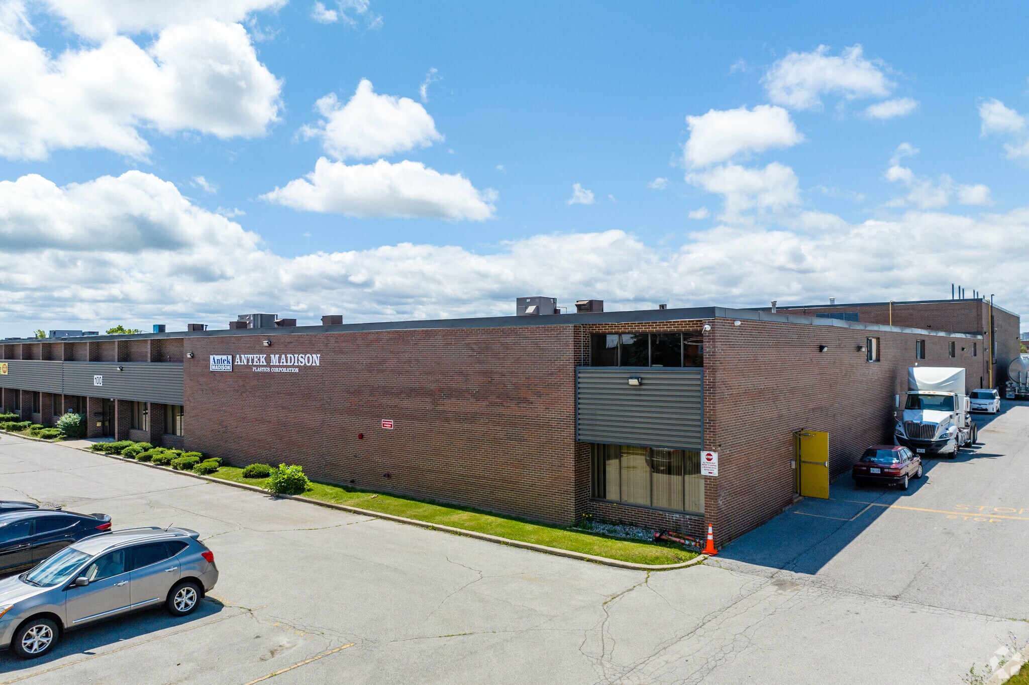 80-100 Finchdene Sq, Toronto, ON à louer Photo principale– Image 1 sur 6
