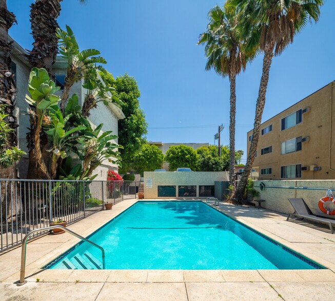 4424 Woodman Ave, Sherman Oaks, CA à vendre - Photo de l’immeuble – Image 3 sur 7