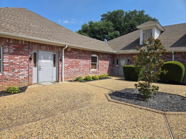 431 Omega Dr, Arlington, TX à louer - Photo de l’immeuble – Image 2 sur 7
