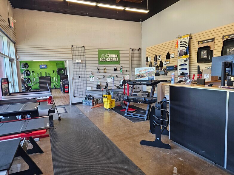 8849/53 63 Avenue NW, Edmonton, AB à louer - Photo de l’immeuble – Image 2 sur 23