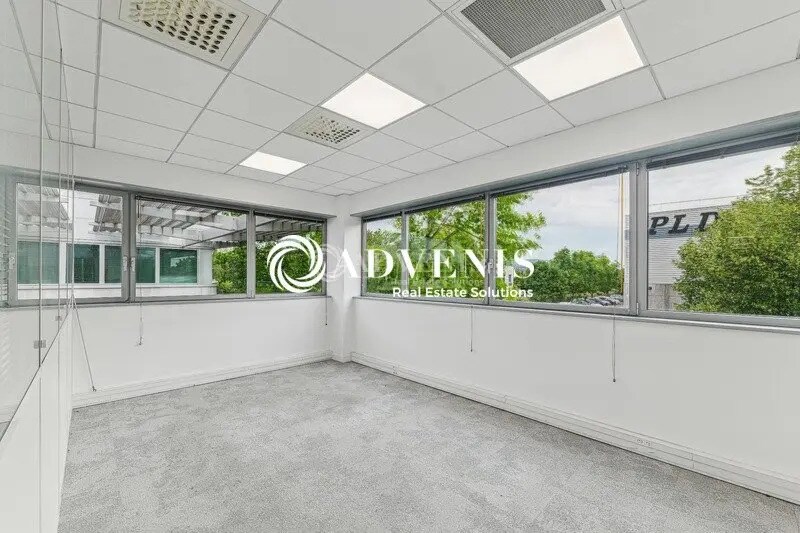 Bureau dans Roissy-en-France à louer - Photo de l’immeuble – Image 2 sur 10