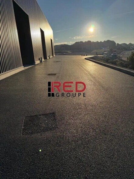 Industriel/Logistique dans Lambesc à louer - Photo de l’immeuble – Image 3 sur 6