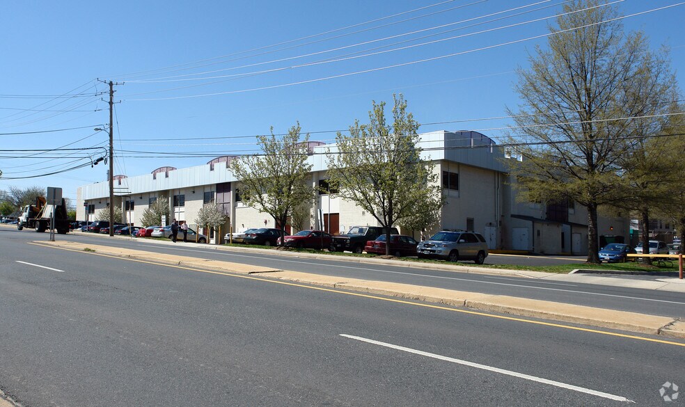 12441 Parklawn Dr, Rockville, MD à louer - Photo de l’immeuble – Image 1 sur 2