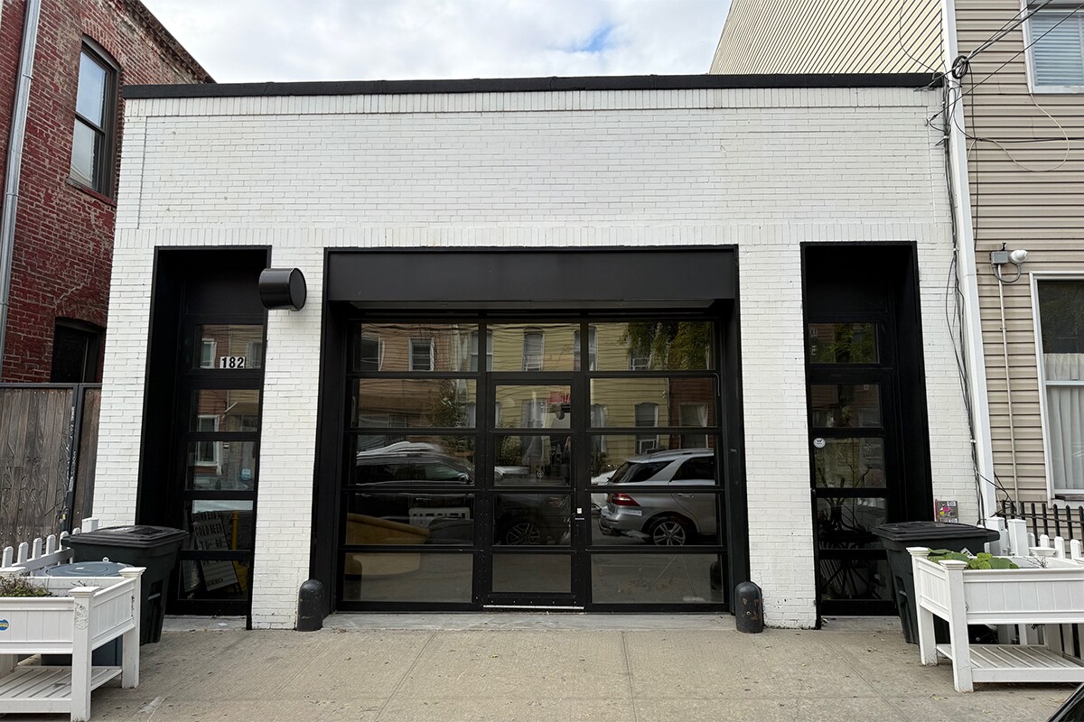 182 N 8th St, Brooklyn, NY à louer Photo principale– Image 1 sur 2