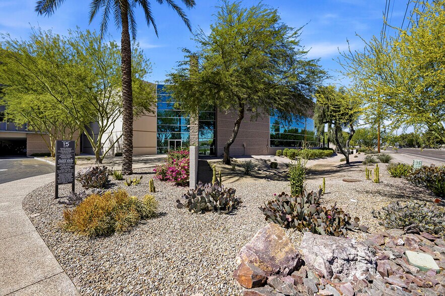 8060 S Kyrene Rd, Tempe, AZ à louer - Photo de l’immeuble – Image 1 sur 12