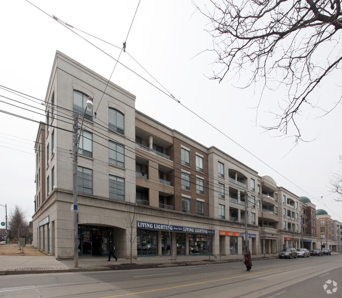 1813-1815 Queen St E, Toronto, ON à louer - Photo de l’immeuble – Image 3 sur 5