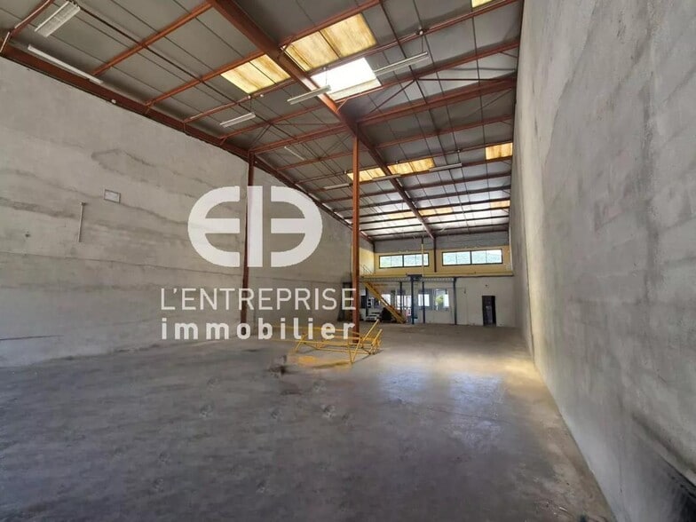 Industriel/Logistique dans Carros à louer - Photo de l’immeuble – Image 2 sur 11