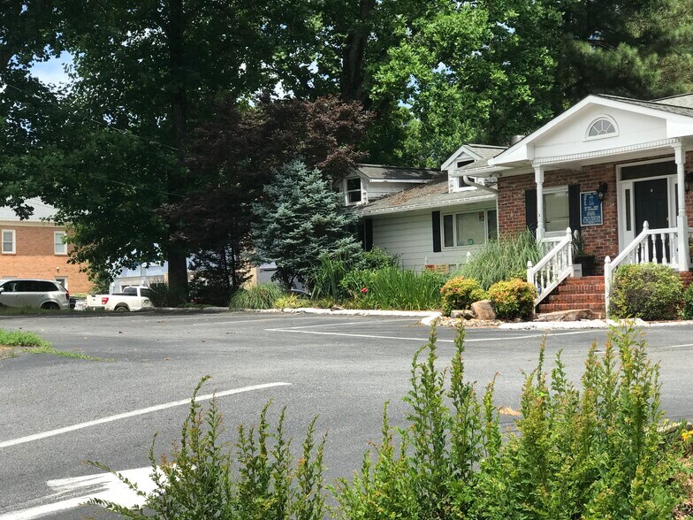 3851 NE Roswell Rd, Marietta, GA à vendre - Photo de l’immeuble – Image 3 sur 5