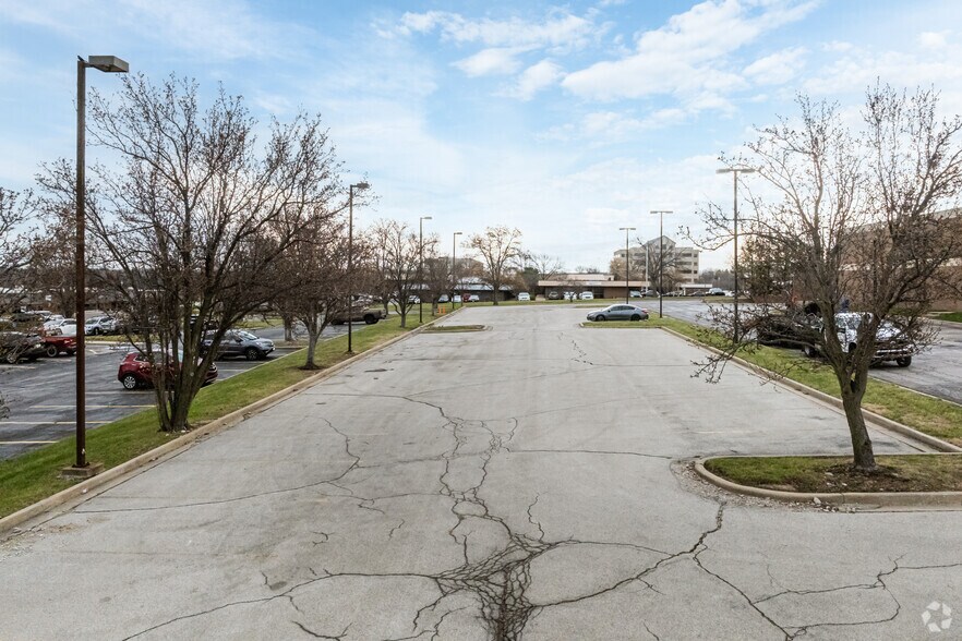 10553 Metcalf Ave, Overland Park, KS à louer - Photo de l’immeuble – Image 3 sur 18