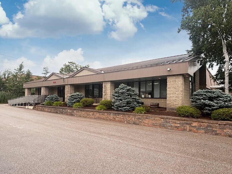 669 E Industrial Park Dr, Manchester, NH à louer - Photo de l’immeuble – Image 2 sur 13