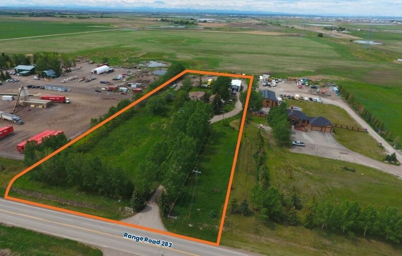 232071 283 Range Road, Rocky View No 44, AB à louer - Photo principale – Image 1 sur 3