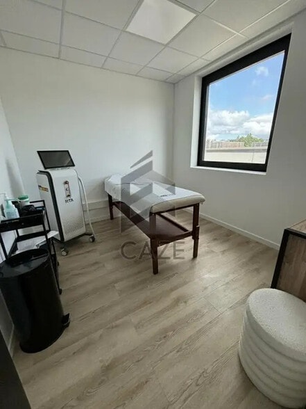 Bureau dans Fargues-Saint-Hilaire à vendre - Photo de l’immeuble – Image 3 sur 4