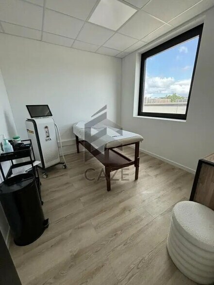 Bureau dans Fargues-Saint-Hilaire à vendre - Photo intérieure – Image 3 sur 4