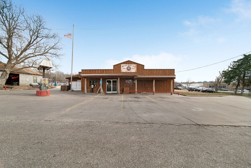 12390 Farm to Market 390 W Rd, Burton, TX à vendre - Photo de l’immeuble – Image 2 sur 42
