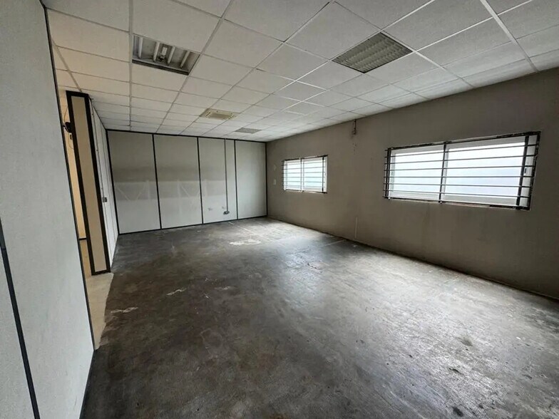 Local commercial dans L'ISLE-JOURDAIN à louer - Photo de l’immeuble – Image 3 sur 4