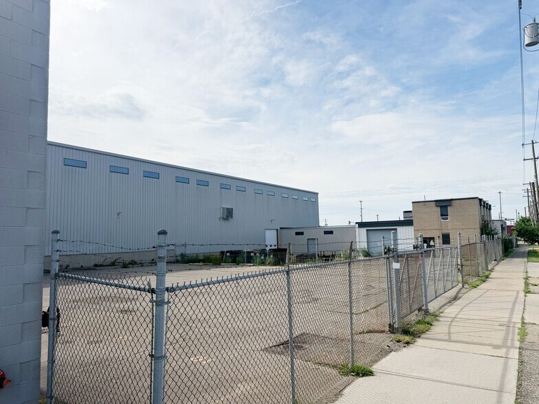 210 Hall St SW, Grand Rapids, MI à vendre - Photo de l’immeuble – Image 3 sur 10