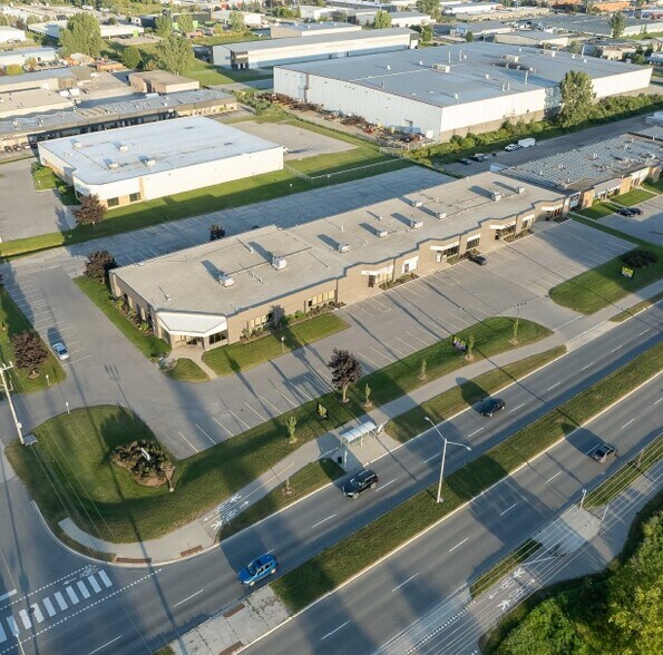 1185 Franklin Blvd, Cambridge, ON à louer - Photo de l’immeuble – Image 2 sur 4