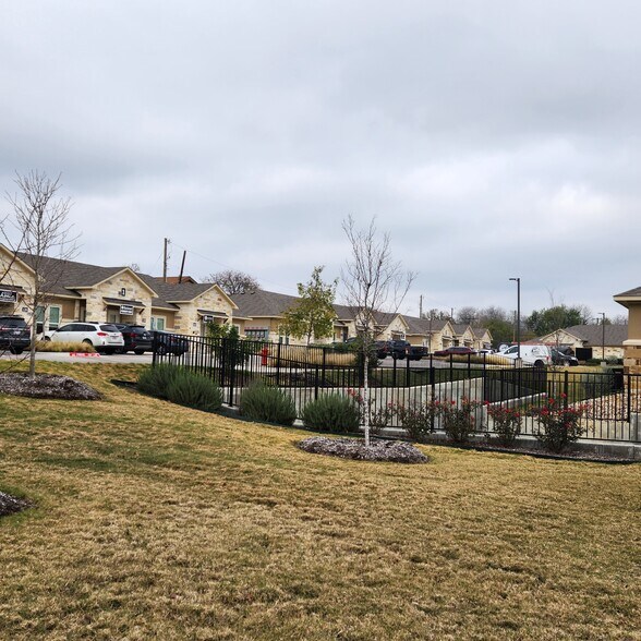 1000 Gattis School Rd, Round Rock, TX à louer - Photo principale – Image 1 sur 31